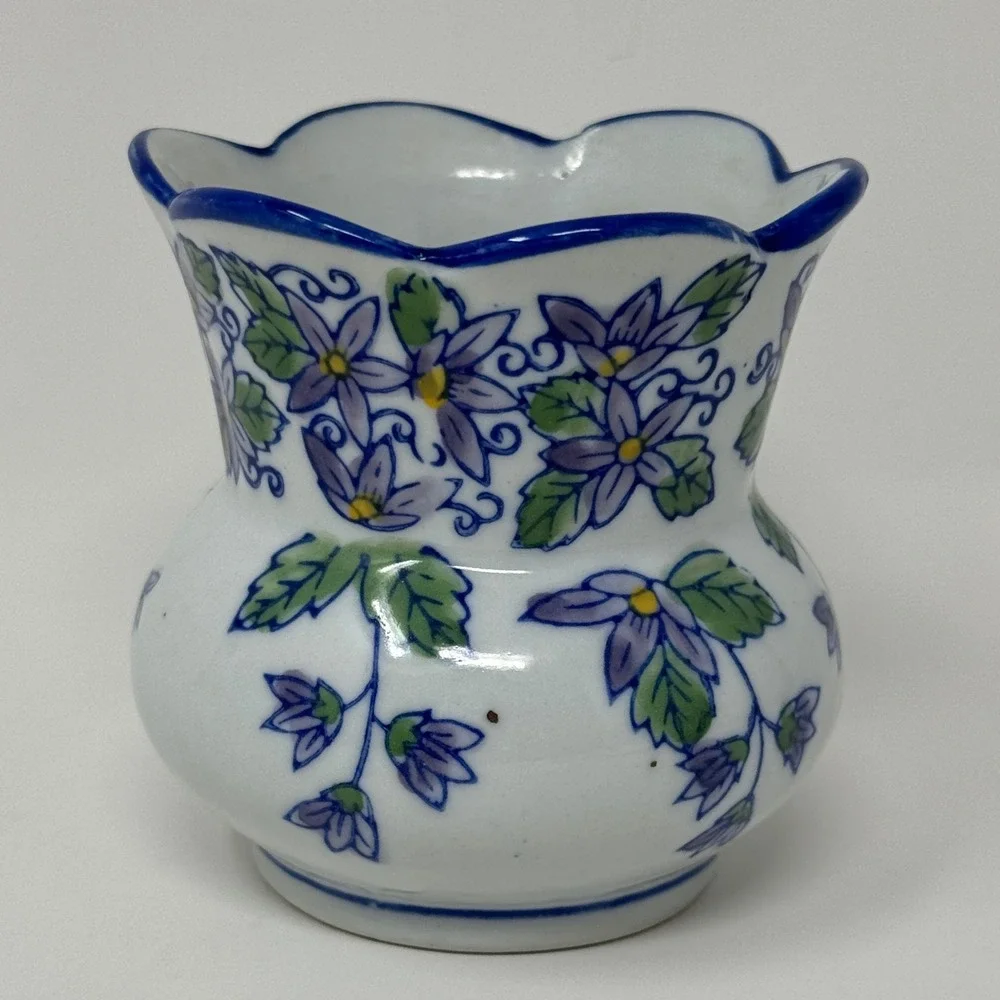 Vintage Blue White Floral Scalloped Ceramic Vase Chinoiserie Planter 3